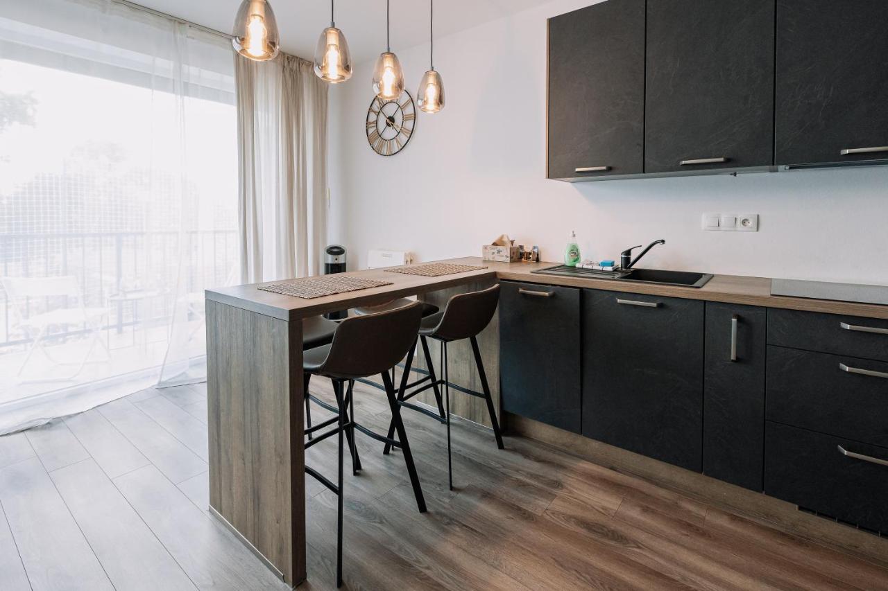 Revon Business Apartment Szenc Kültér fotó